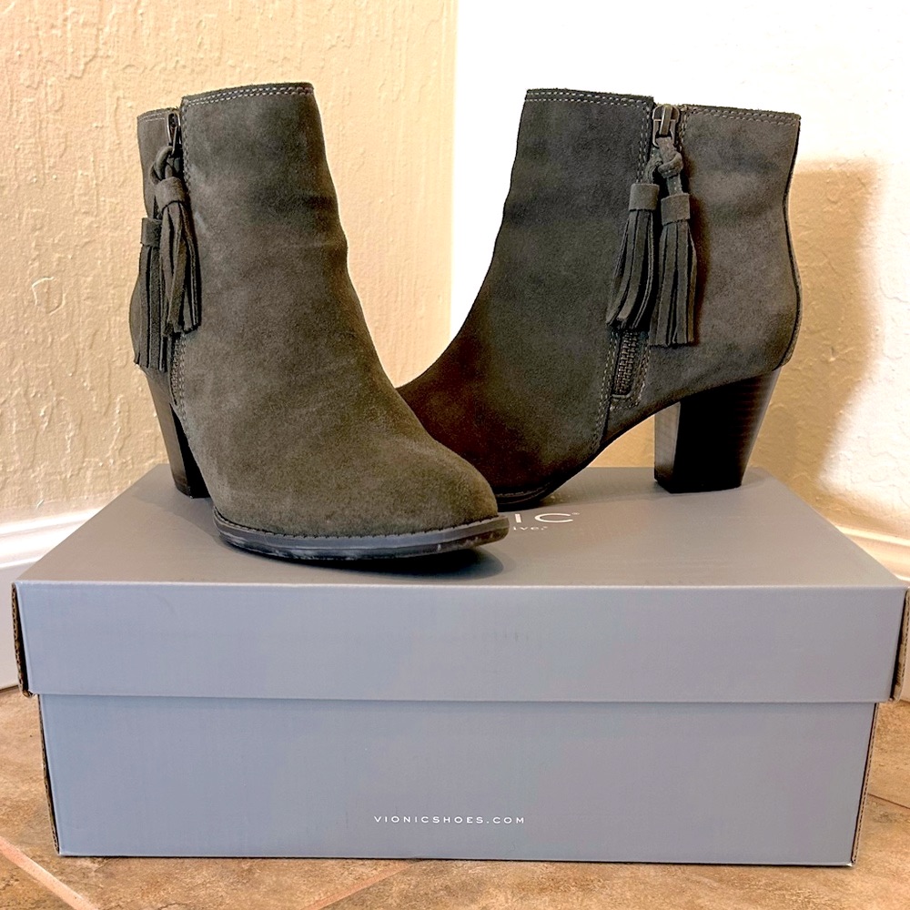 Vionic Madeline Leather Ankle Boots - Olive - Size 7 Hp